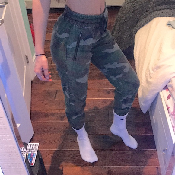 Aritzia/Tna Pants - Picture 1 of 4